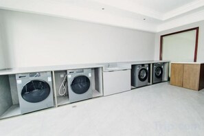 Unclassified image, 2 of 32, button - Hua Zhe Hotel (Jinxian)