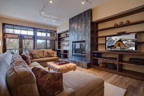 Televisión y chimenea