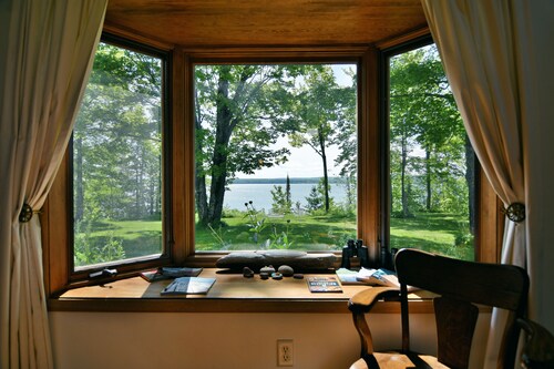 Lake Superior Beach Haven with Large LakeHouse