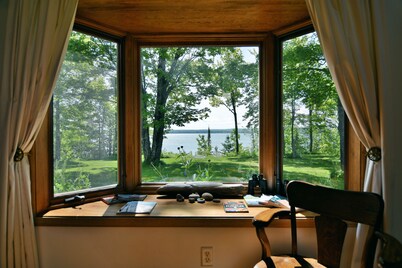 Lake Superior Beach Haven with Large LakeHouse