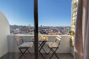 Dining - Gaya Avenue 101 - Flat w/ Balcony (Vila Nova de Gaia)