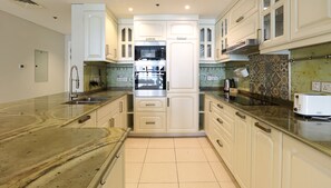 Design Apartment | Private kitchen | Fridge, microwave, oven, stovetop - HiGuests - 8 Boulevard Walk (Dubai)