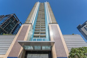 Front of property - HiGuests - 8 Boulevard Walk (Dubai)