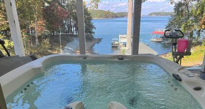 Luxurious Oasis over Lake Lanier Islands & Margaritaville! Hot Tub! Boat Dock!