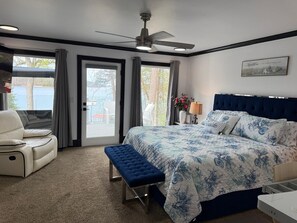 3 quartos, escrivaninha, ferros/tábuas de passar roupa