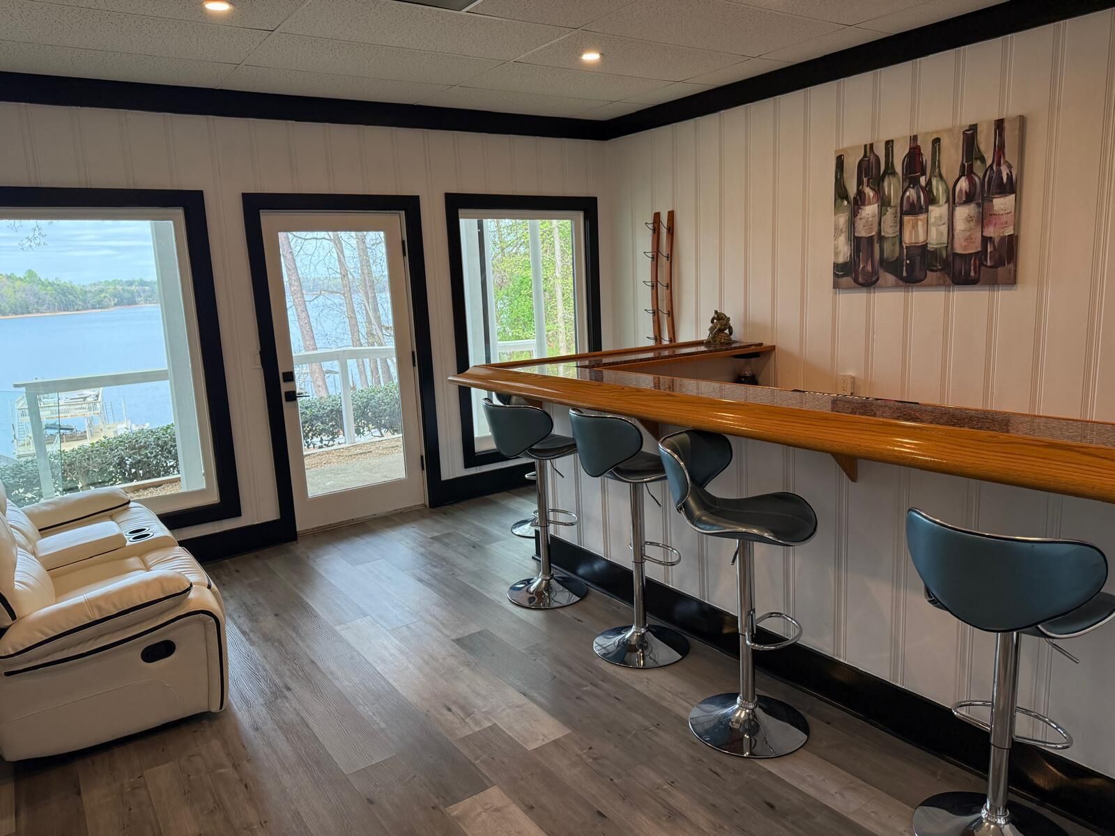 Luxurious Oasis Over Lake Lanier Islands & Margaritaville! Hot Tub! Boat Dock! - Buford, GA