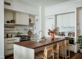 Premier szoba, 2 hálószobával | Privát konyha | Hűtőszekrény, mikrohullámú sütő, főzőlap és kávé-/teafőző