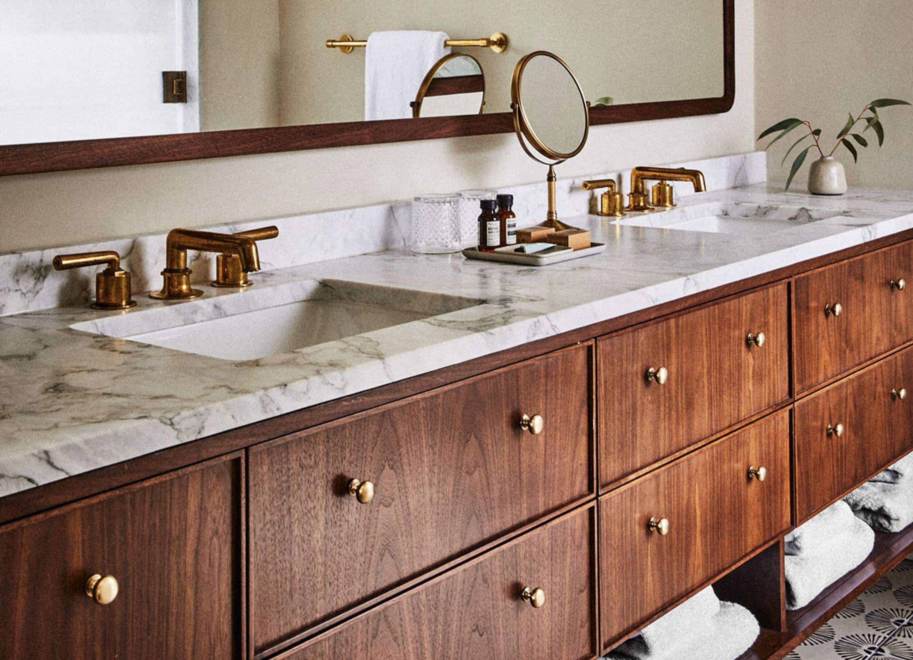 premier room, 2 bedrooms | bathroom | free toiletries, hair dryer, bathrobes, slippers