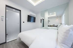 스탠다드 / 무료 라면, 넷플릭스 이용가능,무료세탁 & 건조,무료 애머니티 | 고급 침구, 각각 다른 스타일의 인테리어, 각각 다르게 가구 비치, 노트북 작업 공간