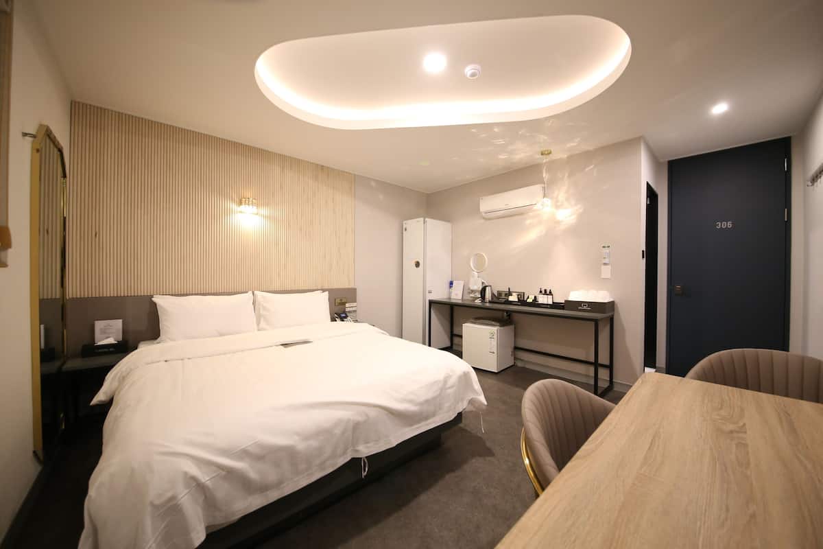 高級寢具、筆電工作空間、隔音、免費無線上網