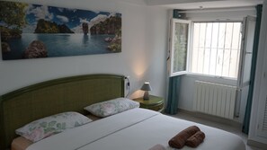 3 slaapkamers, een kluis op de kamer, een strijkplank/strijkijzer