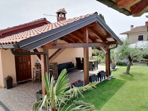Terrace/patio - Complex is located in a quiet area of Rovinj with a beautiful garden (Rovinj)