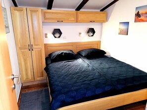 1 bedroom, free WiFi, bed sheets