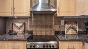 Classic Apartment | Private kitchen | Fridge, microwave, oven, dishwasher