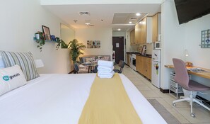 2 bedrooms, iron/ironing board, free WiFi - HiGuests - Goldcrest Views 1 (Dubai)