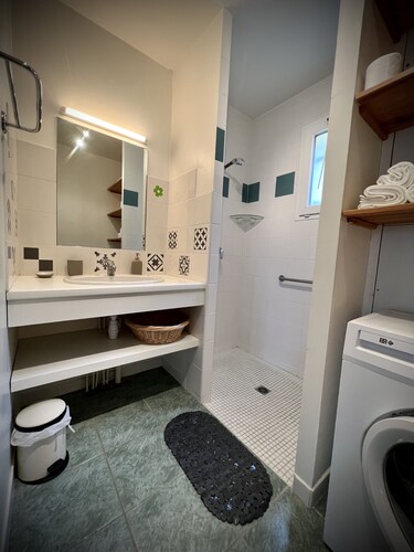 3*** gîte 50m from the spa, terrace, enclosed garden and private parking.