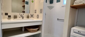 3*** gîte 50m from the spa, terrace, enclosed garden and private parking.