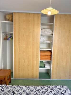 1 bedroom, iron/ironing board, free WiFi