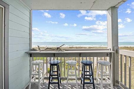 Property grounds. Direct Ocean Front 3BR/2BA Dog Friendly **OCEANFRONT**