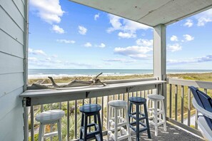 Property grounds - Direct Ocean Front 3BR/2BA Dog Friendly **OCEANFRONT** (North Myrtle Beach)