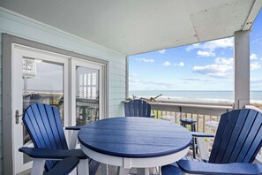 Outdoor dining - Direct Ocean Front 3BR/2BA Dog Friendly **OCEANFRONT** (North Myrtle Beach)