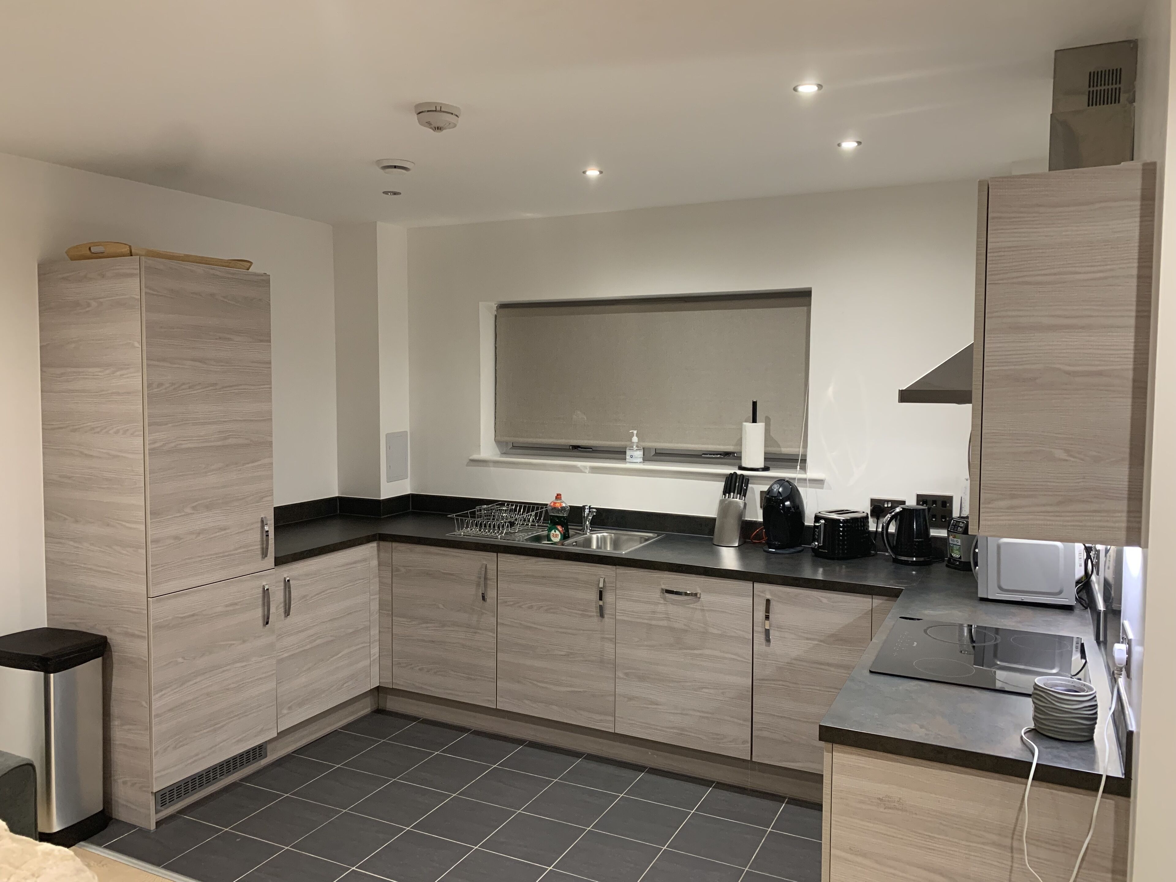 Frigorifero, microonde, forno, piano cottura