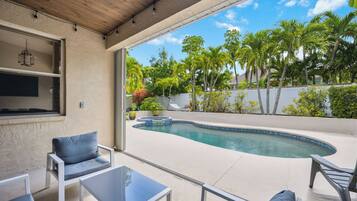 Outdoor pool, a heated pool