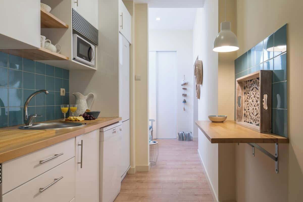 Frigorifero, microonde, forno, piano cottura