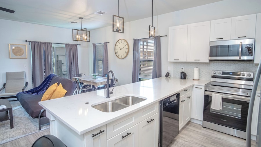 Spectacular 3 BR Plus 2 and a Half BA Apt Near Downtown