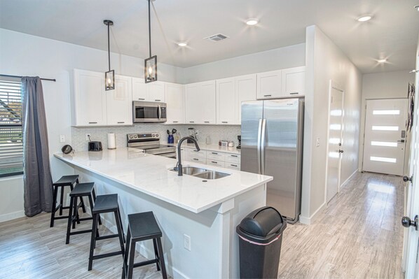 Appartamento (3 Bedrooms) | Cucina privata | Microonde, forno, piano cottura, pentole/stoviglie/utensili