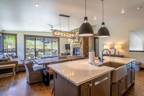 المنشأة من الداخل