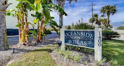 2 bed/2bath condo with pool, 2 min walk to beach. 15 min to downtown Charleston.