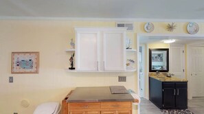 Interior - 2 bed/2bath condo with pool, 2 min walk to beach! (Isle of Palms)