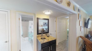 2 bedrooms, iron/ironing board, WiFi, bed sheets - 2 bed/2bath condo with pool, 2 min walk to beach! (Isle of Palms)