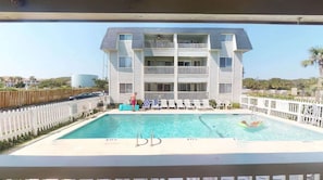 Outdoor pool - 2 bed/2bath condo with pool, 2 min walk to beach! (Isle of Palms)