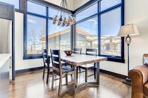 Dining - Bear Pause - Luxury Mountain Home (Silverthorne)