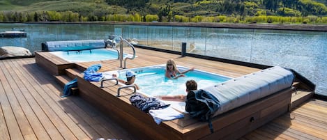 Et oppvarmet basseng