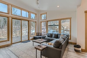 Smart TV, fireplace, table tennis