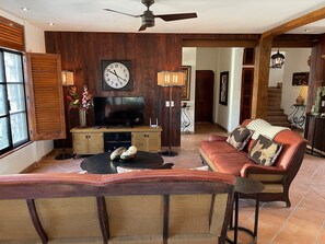 TV - PRIVATE HOUSE LOCATED IN THE POPULAR GOLDEN ZONE WITHIN 2 BLOCKS OF THE BEACH (Bucerías)