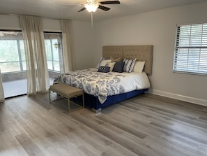 4 bedrooms, desk, iron/ironing board, free WiFi