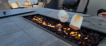 Large waterfront home w/ boat rental available, great for family vacation.