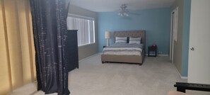 6 bedrooms, desk, free WiFi, bed sheets