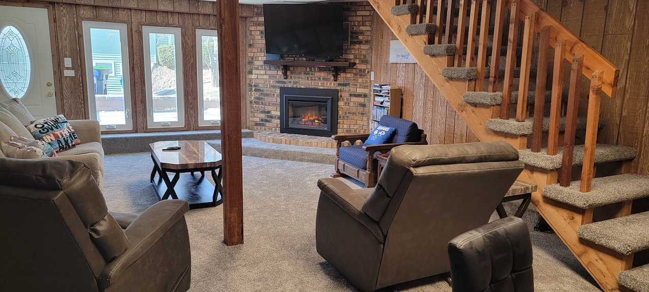 Large Waterfront Home W/ Boat Rental Available, Great For Family Vacation. - Mount Zion, IL