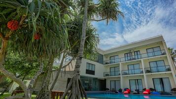 Outdoor pool, pool loungers