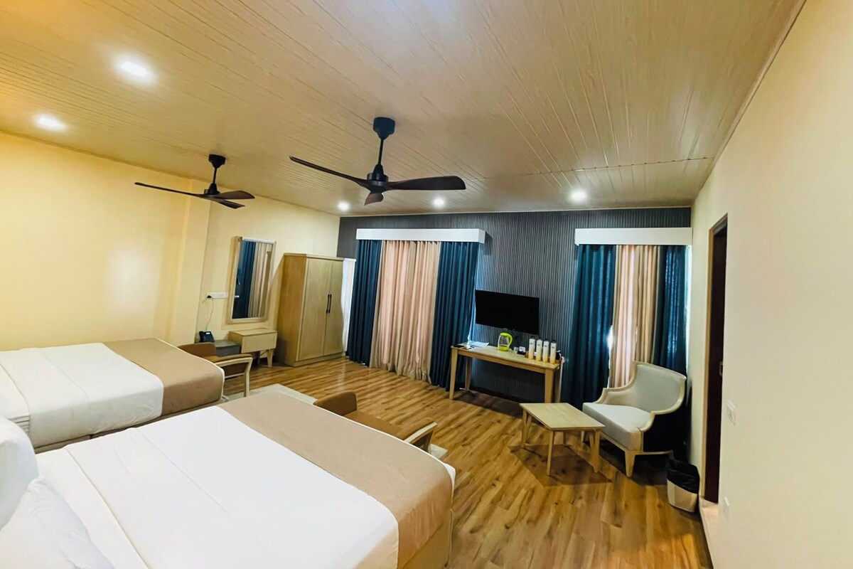 Estudio superior | Ropa de cama de alta calidad, colchones viscoelásticos, minibar