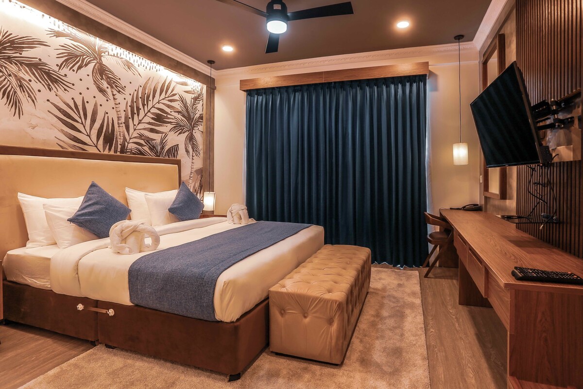 Premium bedding, memory foam beds, minibar, in-room safe