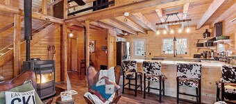 Private cabin on 3Acres with private hot tub! Lake access, Skiing, Snowmobiling!