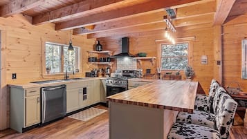 Køleskab, mikrobølgeovn, ovn, kogeplade