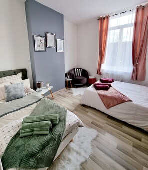 2 chambres, chambres insonorisées, fer et planche à repasser