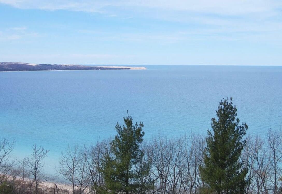 Ski In/Ski Out with Gorgeous Sleeping Bear Bay Views!